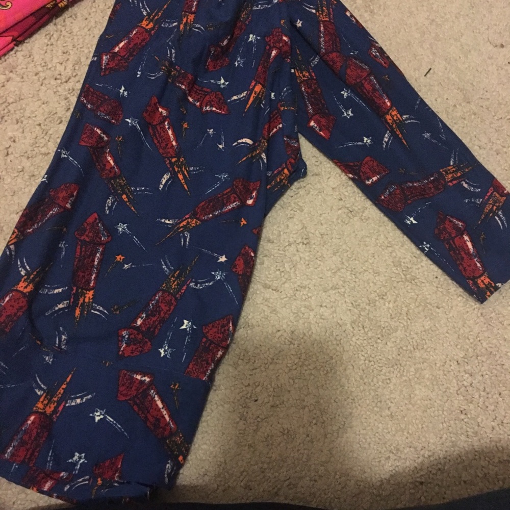 TC LuLaRoe Firecracker Leggings
